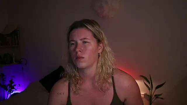 moonamii online show from September 27, 5:30 pm