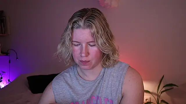 moonamii online show from December 19, 3:03 pm