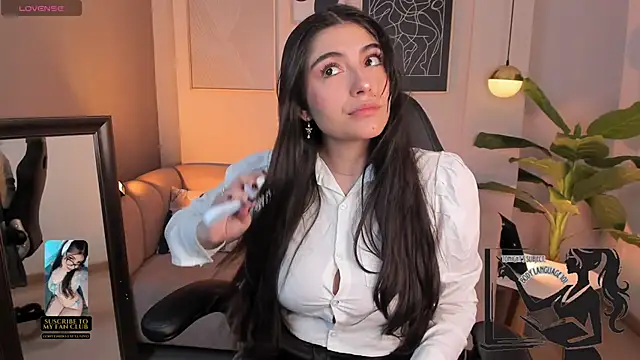 Snapshot of Ellie_Jhonson__ chatting on October 27, 12:00 am Ellie Jhonson   online show from October 27, 12:00 am