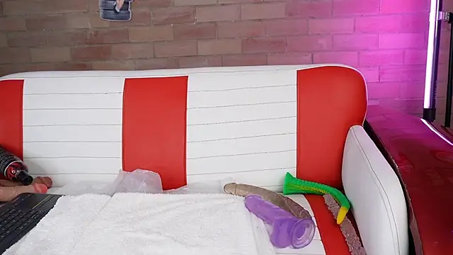 miss canndy online show from March 13, 6:35 pm