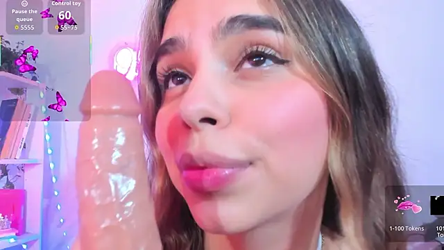 Snapshot of crisbell_lopez chatting on February 12, 12:32 am crisbell lopez online show from February 12, 12:32 am