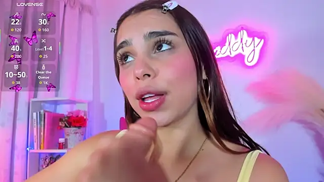 Snapshot of crisbell_lopez chatting on October 20, 12:45 am crisbell lopez online show from October 20, 12:45 am