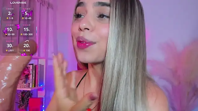 Snapshot of crisbell_lopez chatting on October 15, 12:31 am crisbell lopez online show from October 15, 12:31 am