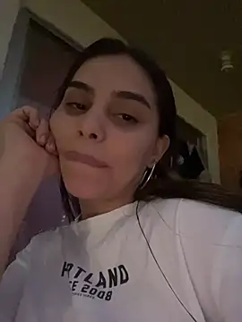 Snapshot of crisbell_lopez chatting on February 20, 11:39 pm crisbell lopez online show from February 20, 11:39 pm