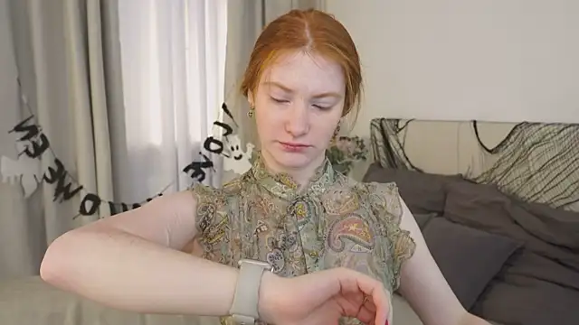 Snapshot of FiaMoor chatting on October 29, 6:23 am FiaMoor online show from October 29, 6:23 am