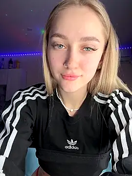 Good  Girl  online show from December 16, 7:18 pm