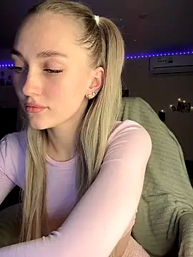 Snapshot of Good__Girl_ chatting on September 20, 6:35 pm Good Girl online show from September 20, 6:35 pm