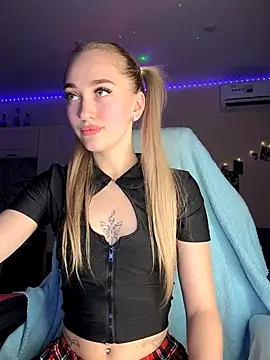 Snapshot of Good__Girl_ chatting on September 28, 6:26 pm Good Girl online show from September 28, 6:26 pm