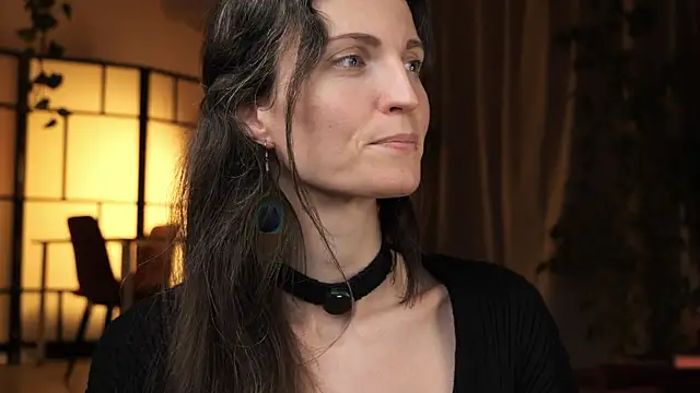 yulladao online show from November 18, 6:00 pm