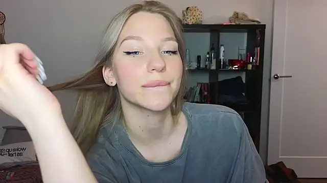 Snapshot of MiaKeler chatting on March 17, 8:09 pm MiaKeler online show from March 17, 8:09 pm