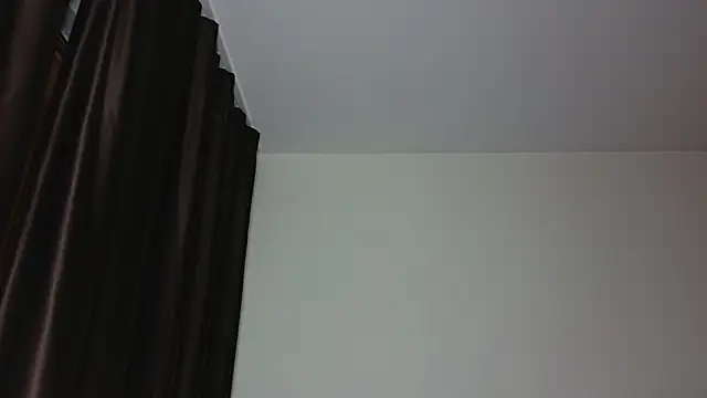 Snapshot of MiaKeler chatting on February 12, 9:43 pm MiaKeler online show from February 12, 9:43 pm