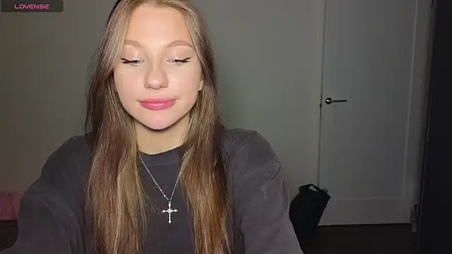 Snapshot of MiaKeler chatting on February 5, 10:01 pm MiaKeler online show from February 5, 10:01 pm