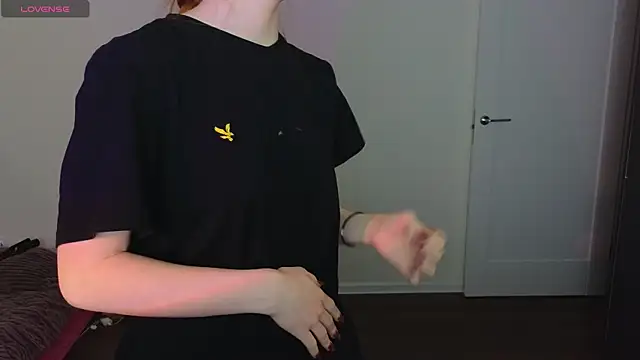 Snapshot of MiaKeler chatting on February 8, 4:14 pm MiaKeler online show from February 8, 4:14 pm