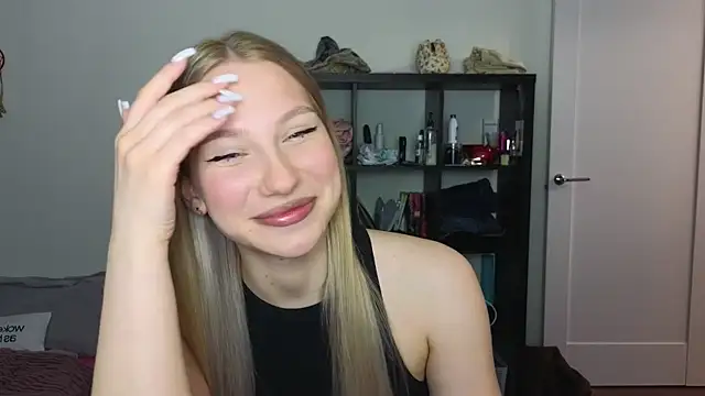 Snapshot of MiaKeler chatting on March 17, 5:05 pm MiaKeler online show from March 17, 5:05 pm