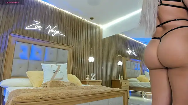 Snapshot of Zoevegass chatting on November 4, 6:44 pm Zoevegass online show from November 4, 6:44 pm