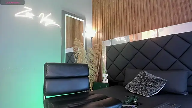 Snapshot of Zoevegass chatting on January 28, 5:35 pm Zoevegass online show from January 28, 5:35 pm