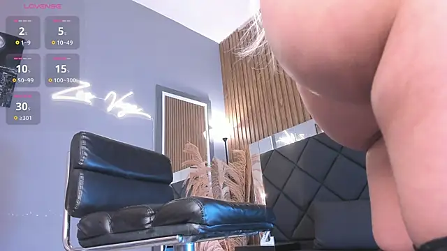 Snapshot of Zoevegass chatting on February 10, 5:41 pm Zoevegass online show from February 10, 5:41 pm