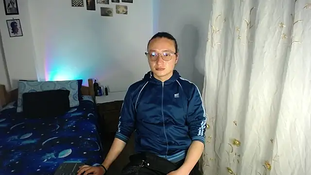 Snapshot of monkeywillwhite chatting on February 16, 2:10 am monkeywillwhite online show from February 16, 2:10 am