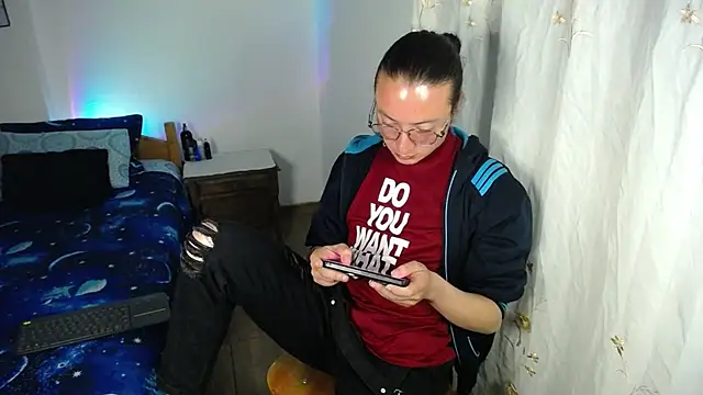 Snapshot of monkeywillwhite chatting on February 14, 4:02 am monkeywillwhite online show from February 14, 4:02 am