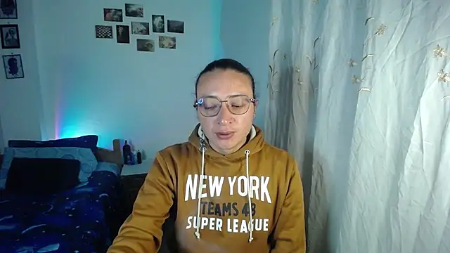 Snapshot of monkeywillwhite chatting on February 9, 3:04 am monkeywillwhite online show from February 9, 3:04 am