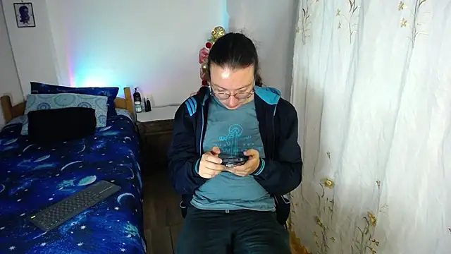 monkeywillwhite online show from December 19, 3:32 am