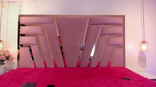 Snapshot of Jiggly__ chatting on November 12, 10:57 pm Jiggly online show from November 12, 10:57 pm