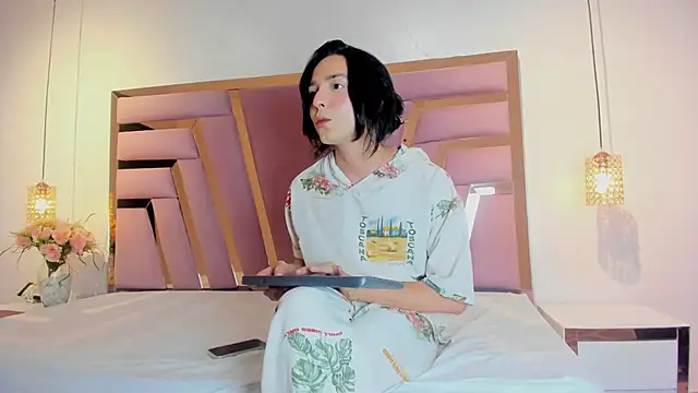 Snapshot of Jiggly__ chatting on November 11, 10:47 pm Jiggly online show from November 11, 10:47 pm