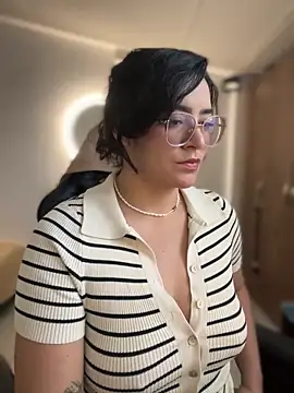 Lia flowers online show from February 20, 10:01 pm