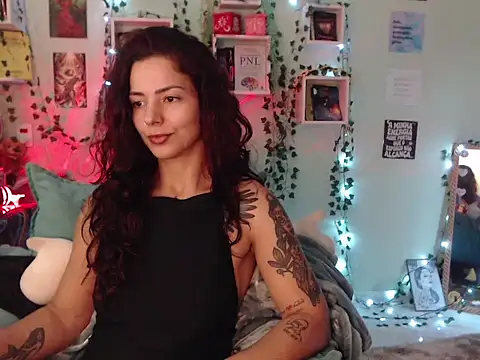 Snapshot of BeellyDance chatting on October 1, 6:12 pm BeellyDance online show from October 1, 6:12 pm