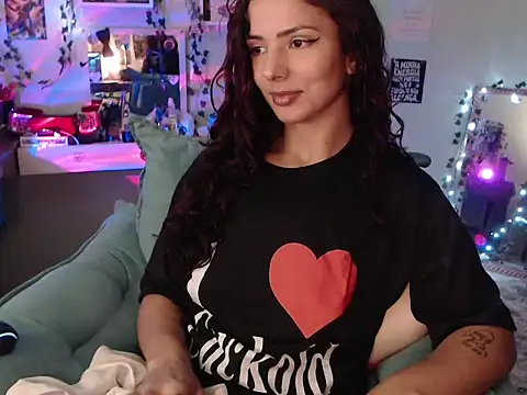 Snapshot of BeellyDance chatting on September 23, 7:43 pm BeellyDance online show from September 23, 7:43 pm