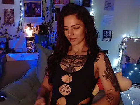 Snapshot of BeellyDance chatting on October 9, 7:47 pm BeellyDance online show from October 9, 7:47 pm