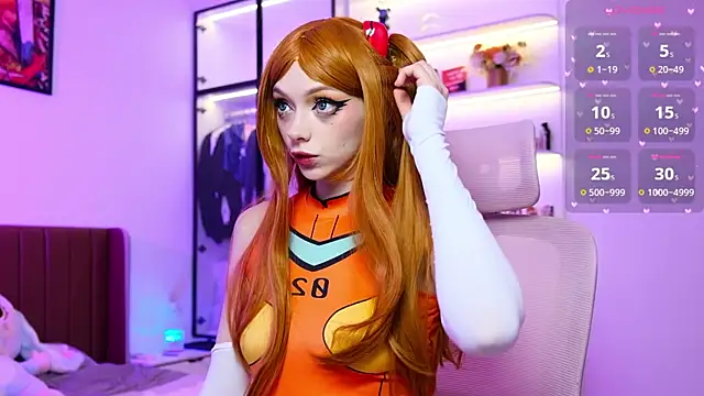 HolliWould  online show from March 24, 11:05 pm