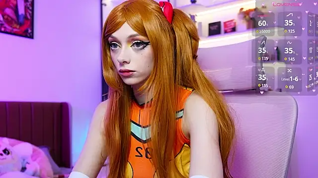 HolliWould  online show from March 27, 10:05 am