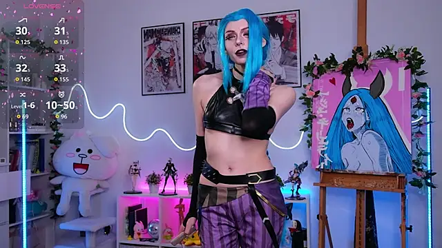 HolliWould  online show from September 18, 6:11 pm