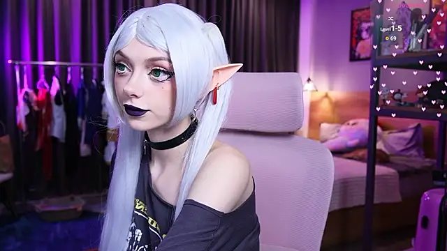 HolliWould  online show from February 26, 10:59 am