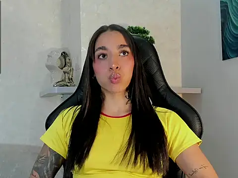 KAYLA BATISTA online show from July 29, 11:59 pm