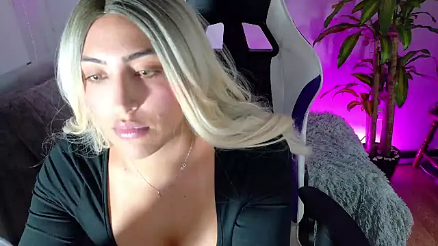 a belladanger online show from September 28, 1:23 am