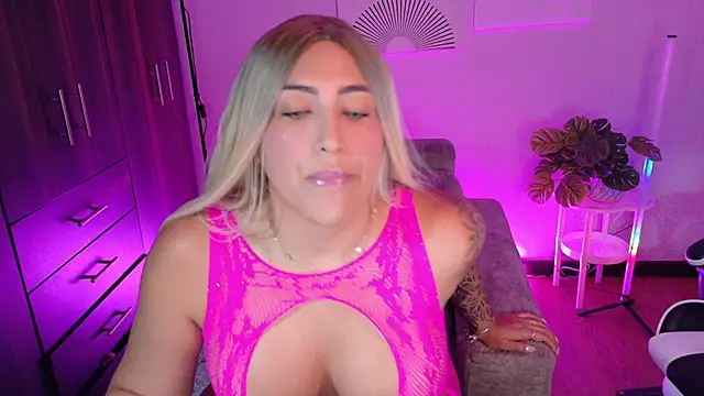 a belladanger online show from April 17, 2:25 am