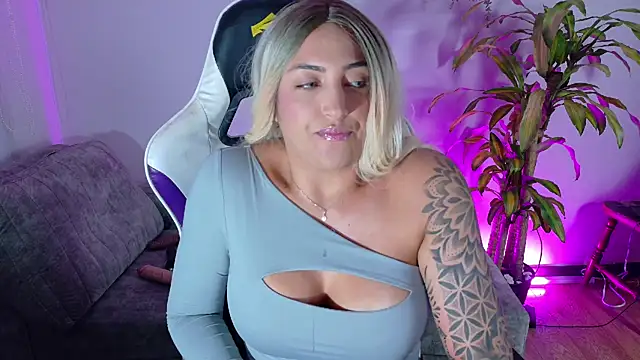 a belladanger online show from October 25, 1:38 am