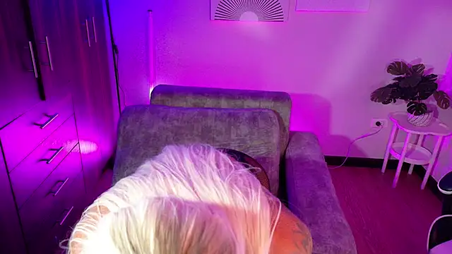 a belladanger online show from May 8, 2:04 am