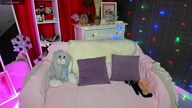 Snapshot of Queen_baby chatting on December 27, 4:36 am Queen baby online show from December 27, 4:36 am