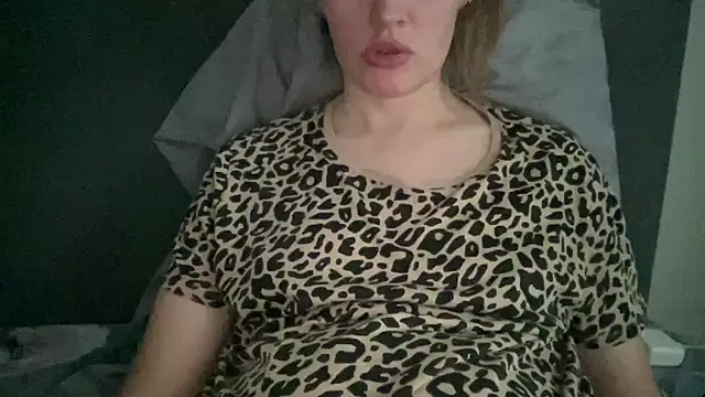 Snapshot of vanessa4you chatting on October 15, 4:11 am vanessa4you online show from October 15, 4:11 am