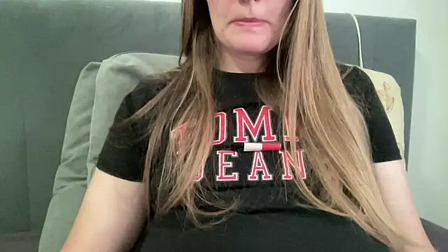 Snapshot of vanessa4you chatting on October 7, 4:24 am vanessa4you online show from October 7, 4:24 am