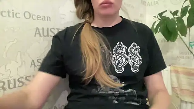 Snapshot of vanessa4you chatting on November 6, 4:05 am vanessa4you online show from November 6, 4:05 am