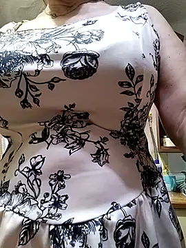 lindaledi2 online show from April 3, 3:40 pm