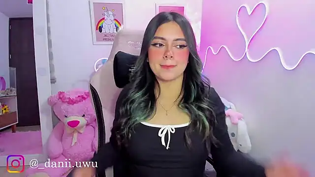 CuteDani  online show from July 6, 4:19 am