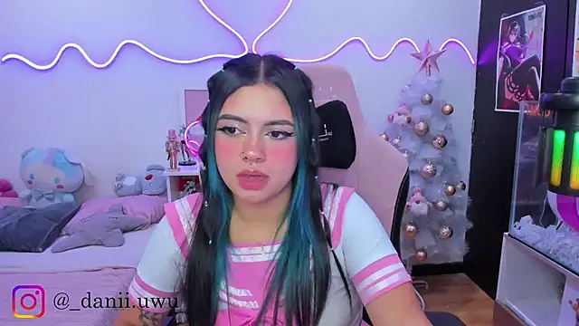 CuteDani  online show from November 27, 6:14 am