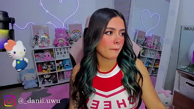CuteDani  online show from May 21, 6:33 am