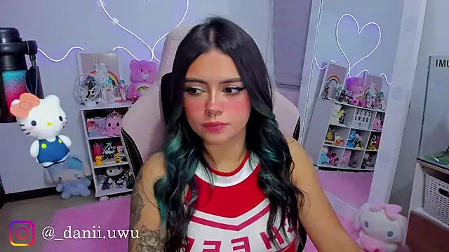 CuteDani  online show from May 10, 8:18 am