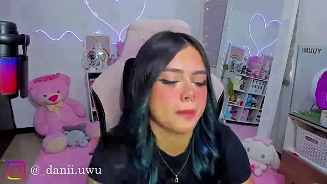 CuteDani  online show from April 22, 3:52 pm